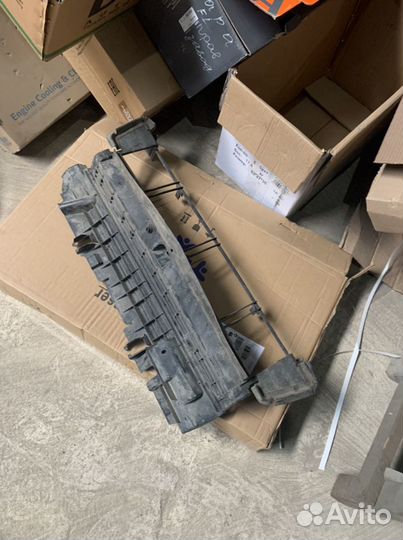 Нижний диффузор радиатора Mercedes C w204