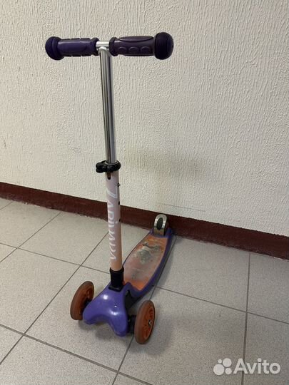 Самокат трехколесный