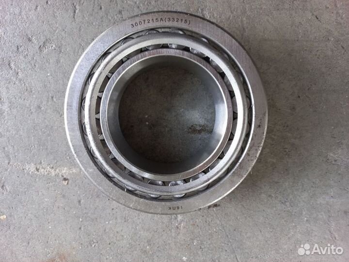 Роликовый подшипник ступицы внутренний 33215
