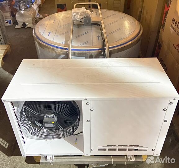 Вертикальный танк охладитель молока 500л Melasty