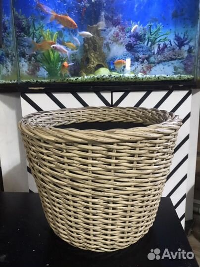 Кашпо из искуственного ротанга