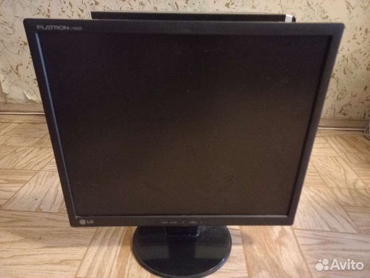 Монитор LG Flatron L1942S
