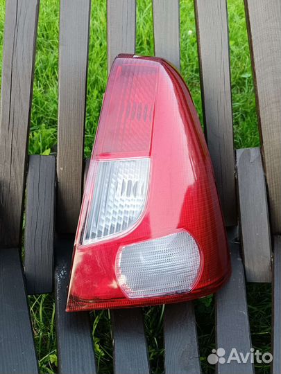 Фонарь задний правый Рено Логан