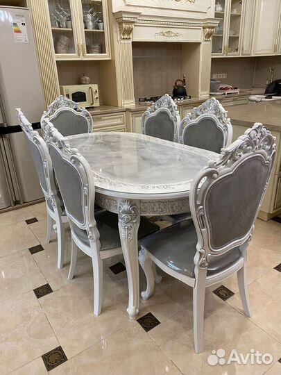 Столы и стулья