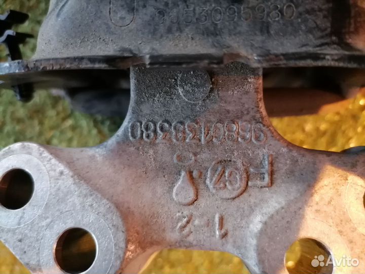 Опора двигателя (подушка двс) правая 9653095980 Pe