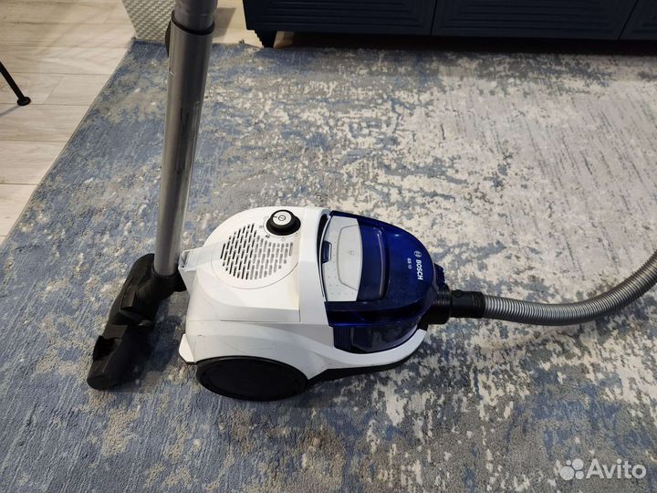 Пылесос с контейнером для пыли Bosch GS 10 bgs1u18