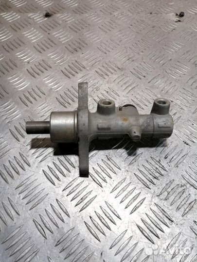 Цилиндр тормозов главный Skoda Octavia 2000 2011