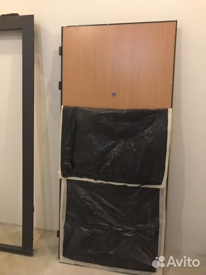 Продам входную дверь