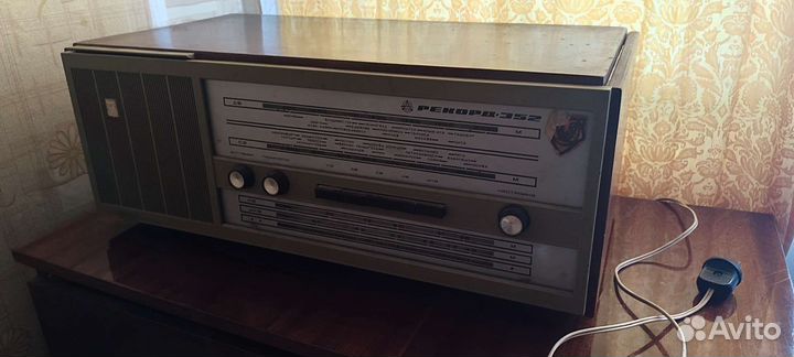 Радиола rekord 352