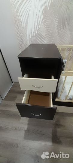 Детская кроватка с маятником