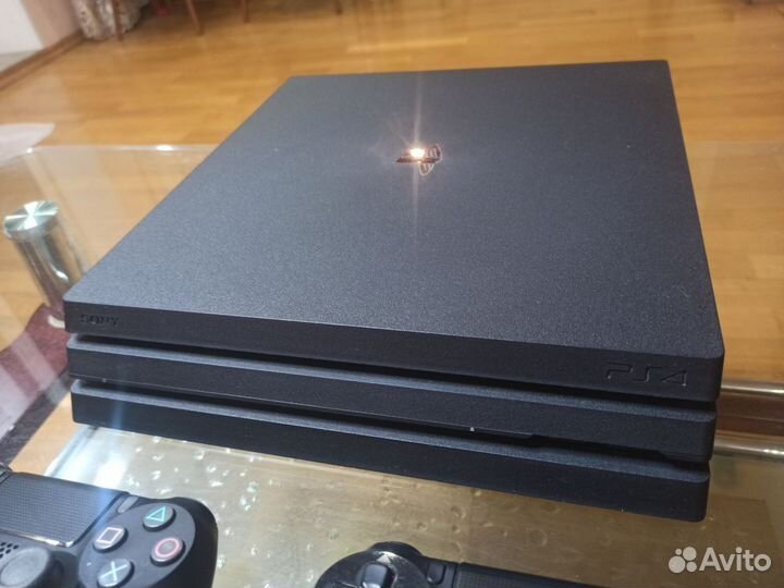 Sony PS4 PRO + 2 джойстика + игры