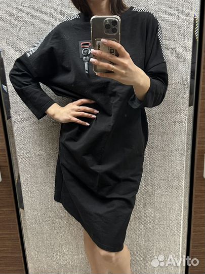 Платье с длинным рукавом