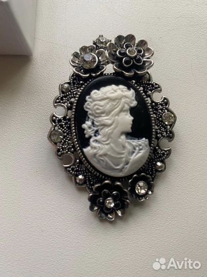 Брошь камея
