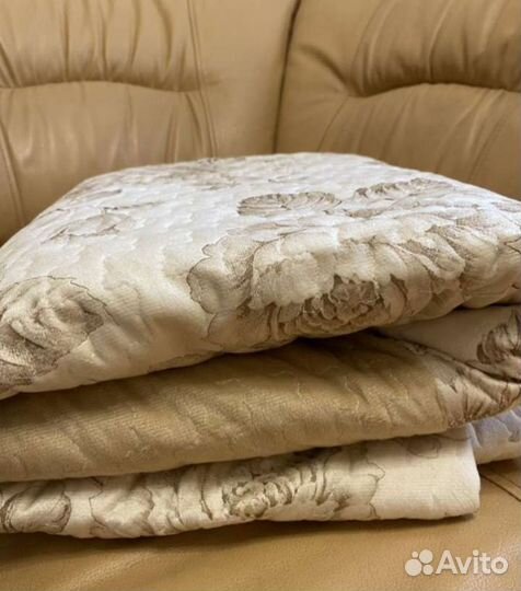 Покрывало на кровать, наволочки новое