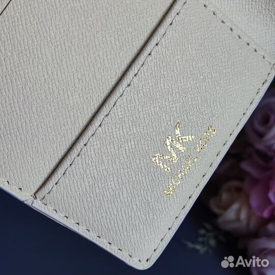 Обложка на паспорт michael kors (white) BG02