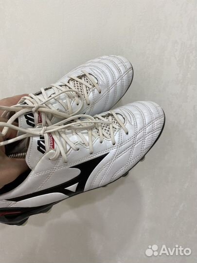 Футбольные бутсы mizuno morelia