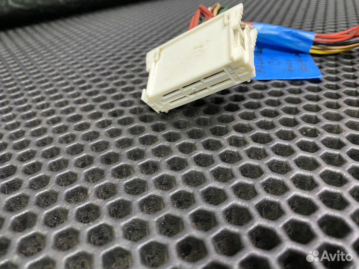 Разьем блока комфорта (белый) Nissan almera g15