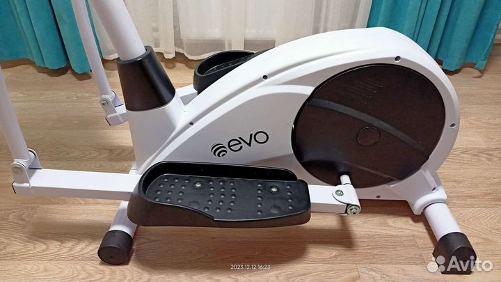 Эллиптический тренажер EVO Fitness Orion