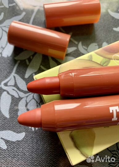 Помада нюдовая