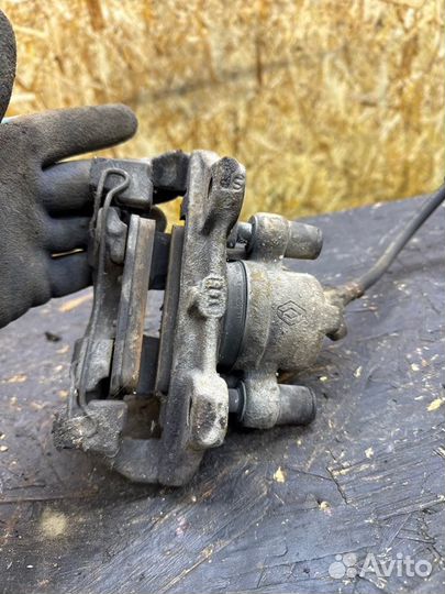 Суппорт тормозной передний левый Renault Logan 2