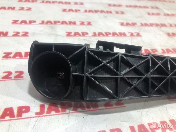 Крепление бампера переднее правое Toyota Rav4