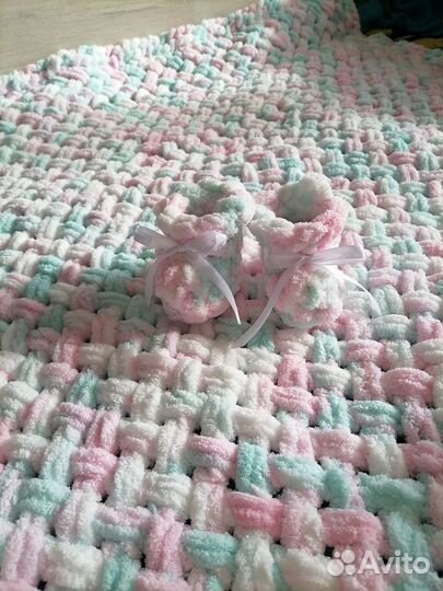 Пледы и пинетки плюшевые комплект на выписку