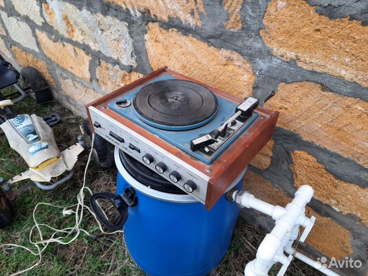 Два электро проигрывателя россия 321 и 323 стерео