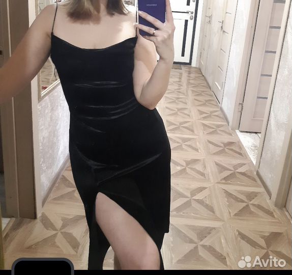 Черное бархатное платье