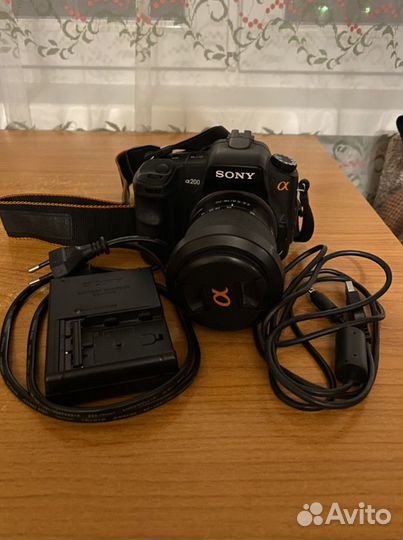 Зеркальный фотоаппарат Sony alpha 200