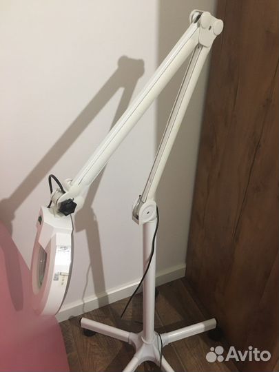 Лампа лупа напольная и чемодан кушетка