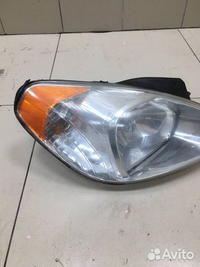 Фара передняя правая Hyundai Verna