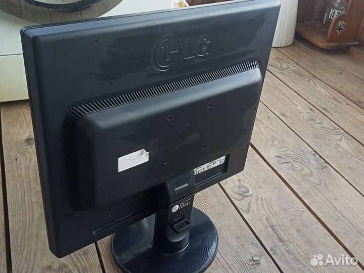 Монитор LG flatron L1942S