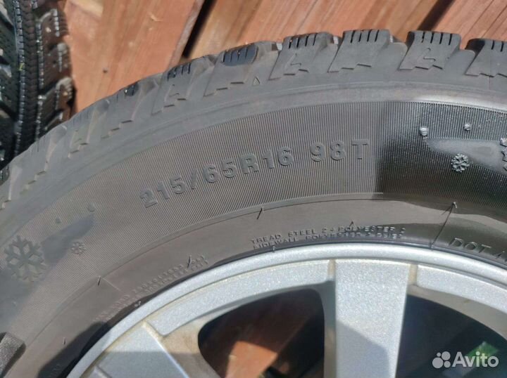 Kumho I'Zen KW22 215/65 R16 98T