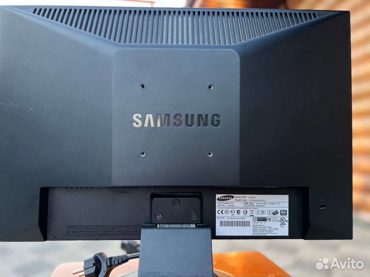 Монитор Samsung