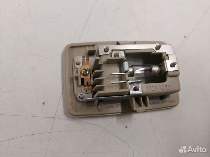 Фонарь салона (плафон) передний верхний Toyota 2