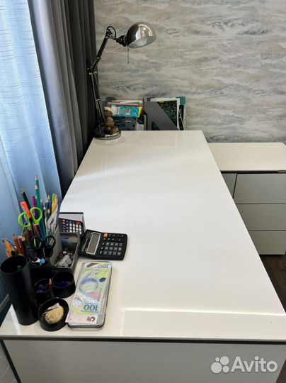 Стол письменный / компьютерный с ящиками из Hoff