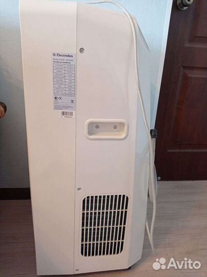 Напольный кондиционер Electrolux eacm-09 em/r