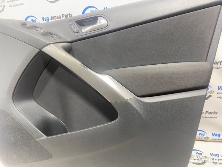 Обшивка боковой двери передняя правая Volkswagen