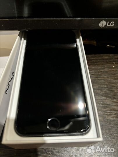 iPhone SE (2022), 64 ГБ