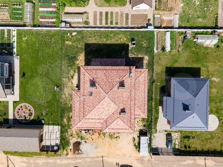 Дом 600 м² на участке 12 сот.