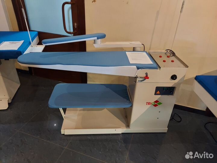 Промышленный гладильный стол консольного типа trio