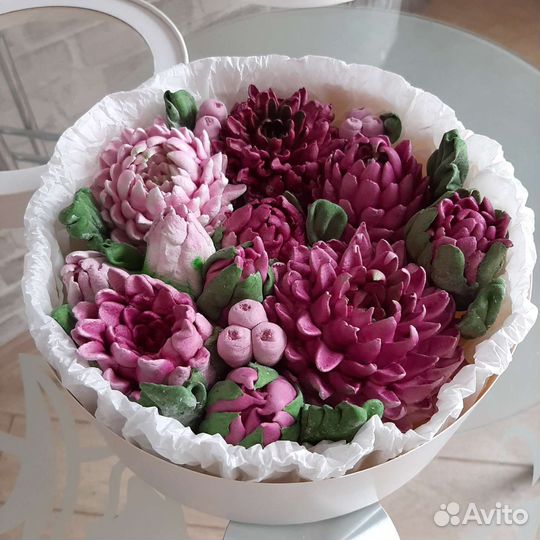 Подарочная коробка с зефирными цветами