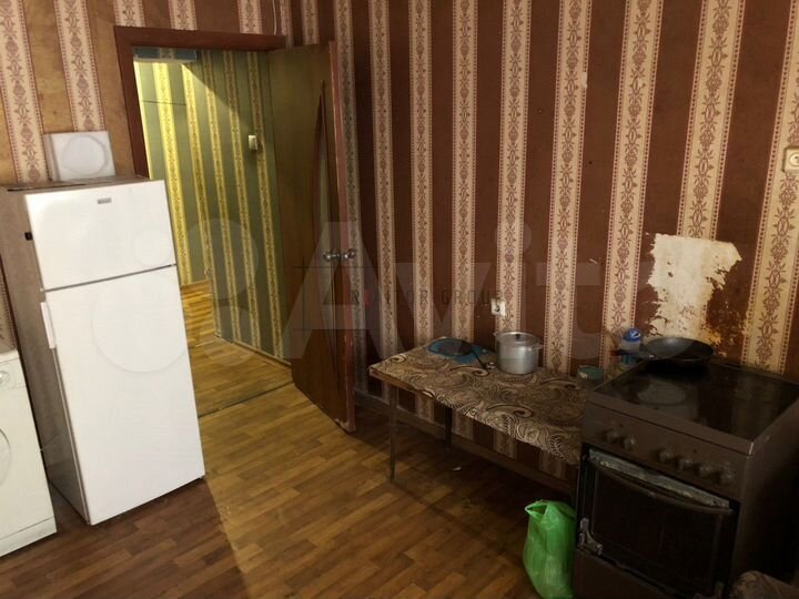 Доля в 2-к. квартире, 58 м², 1/10 эт.