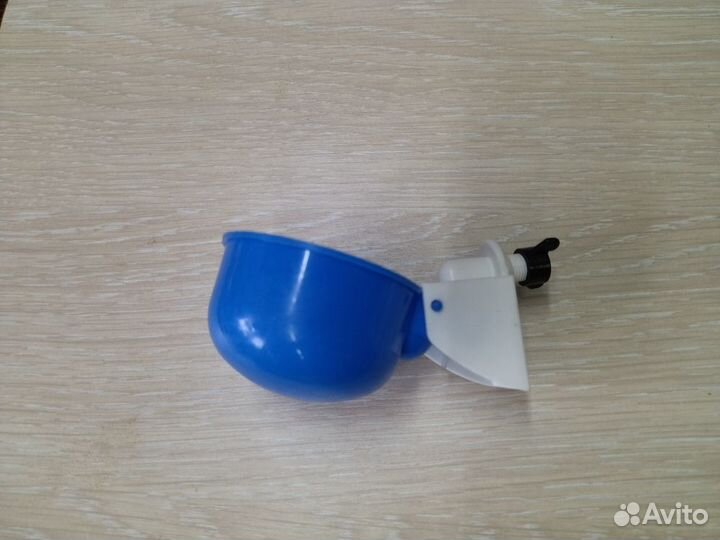 Поилки чашечные для кур, уток, цесарок