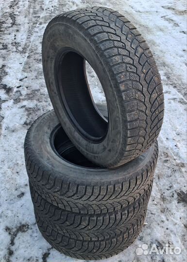 Bridgestone Blizzak Spike-01 205/70 R15 96T