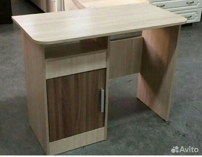 Стол компьютерный