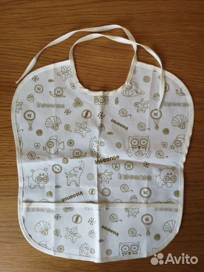 Нагрудники и пелёнки новые, цена за всё