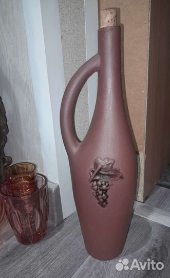 Глиняный кувшин для вина