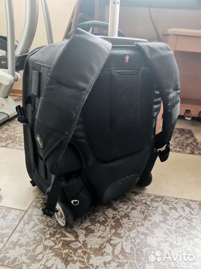 Чемодан на колесах lowepro