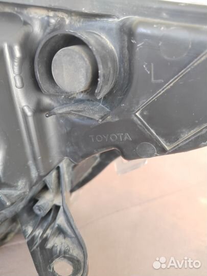 Фара левая Toyota Rav 4 81185-42A33